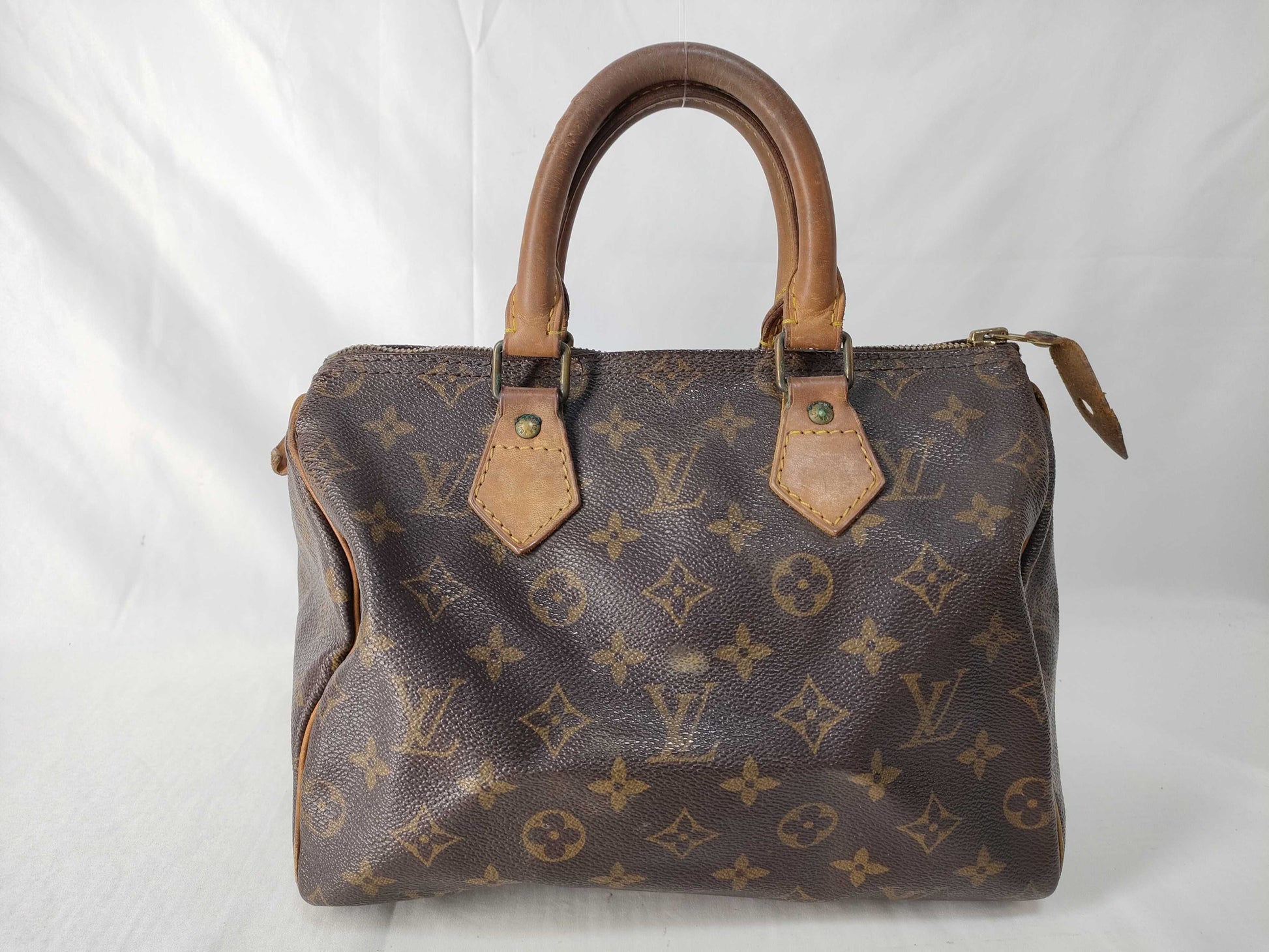 LOUIS VUITTON Monogram Louis Vuitton Speedy 25 Monogram Handbag