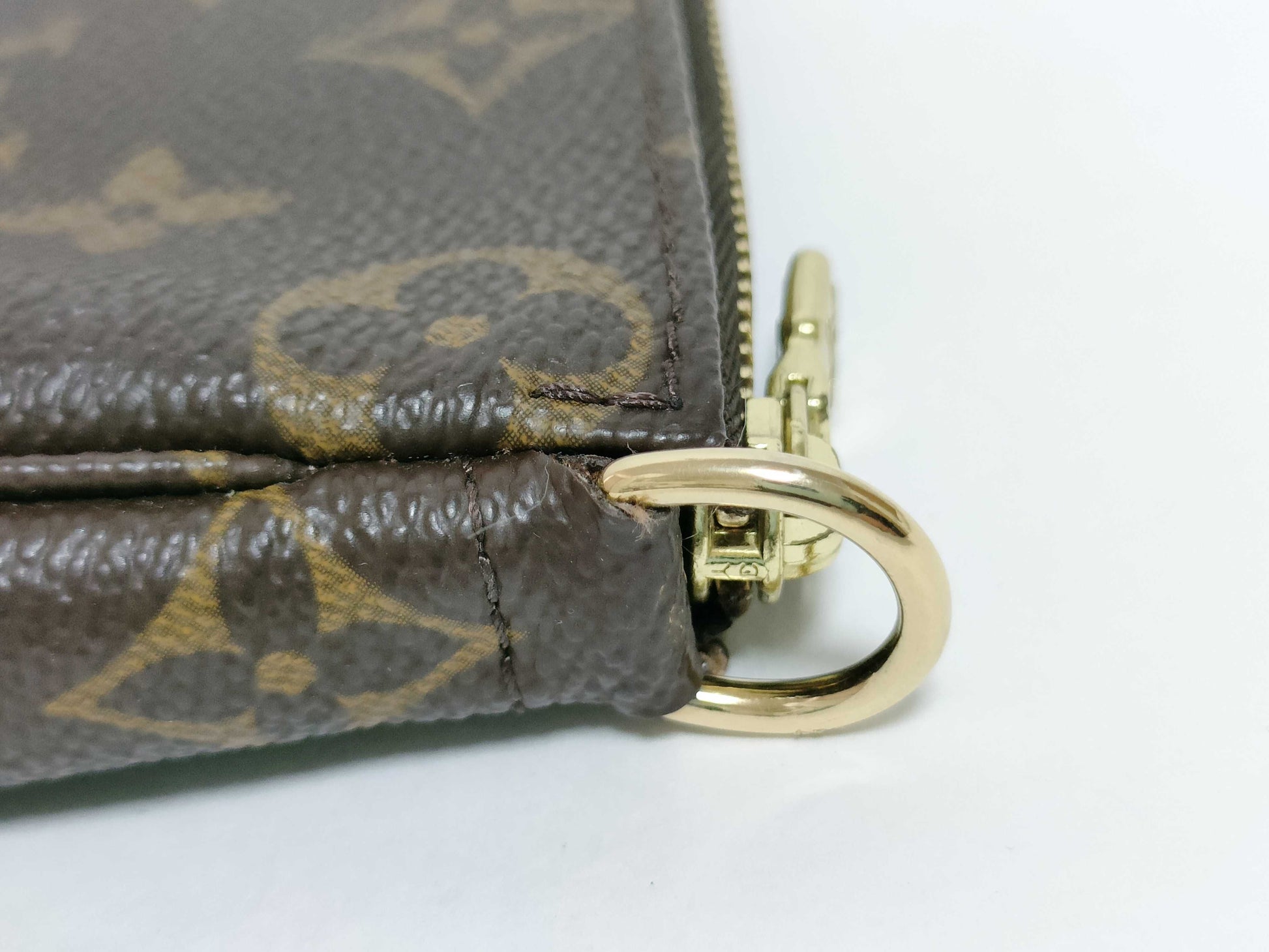 LOUIS VUITTON Monogram Louis Vuitton Monogram Pochette Accessoires Pouch