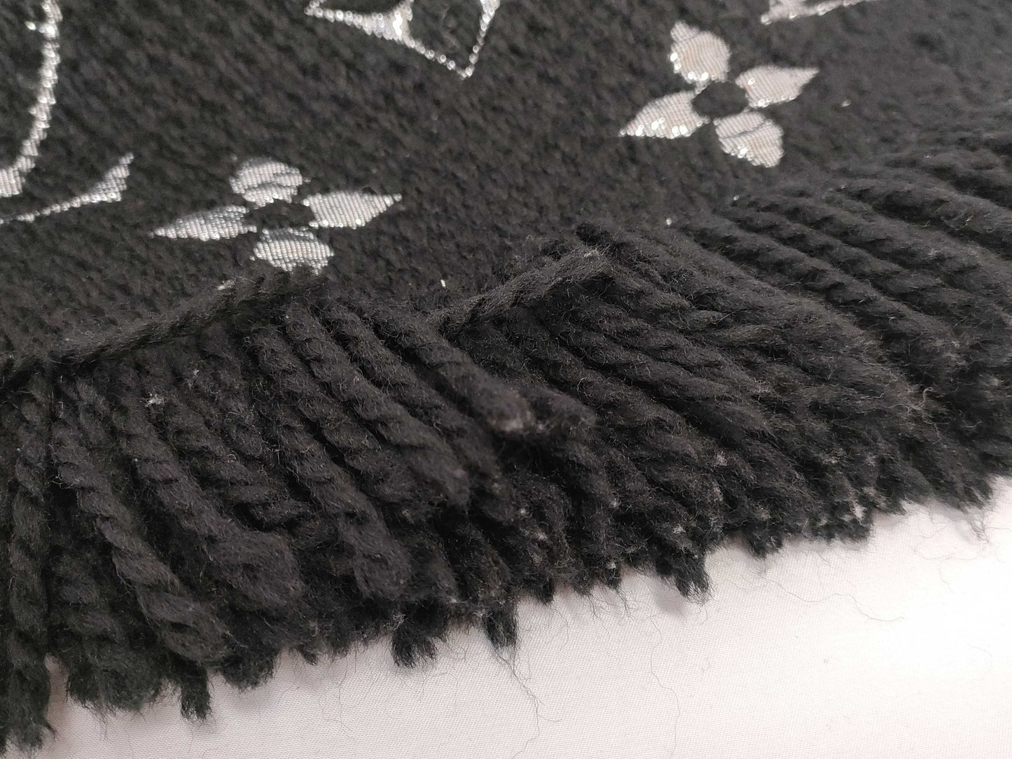 LOUIS VUITTON Monogram Louis Vuitton Echarpe Logomania Shine Tagged Muffler