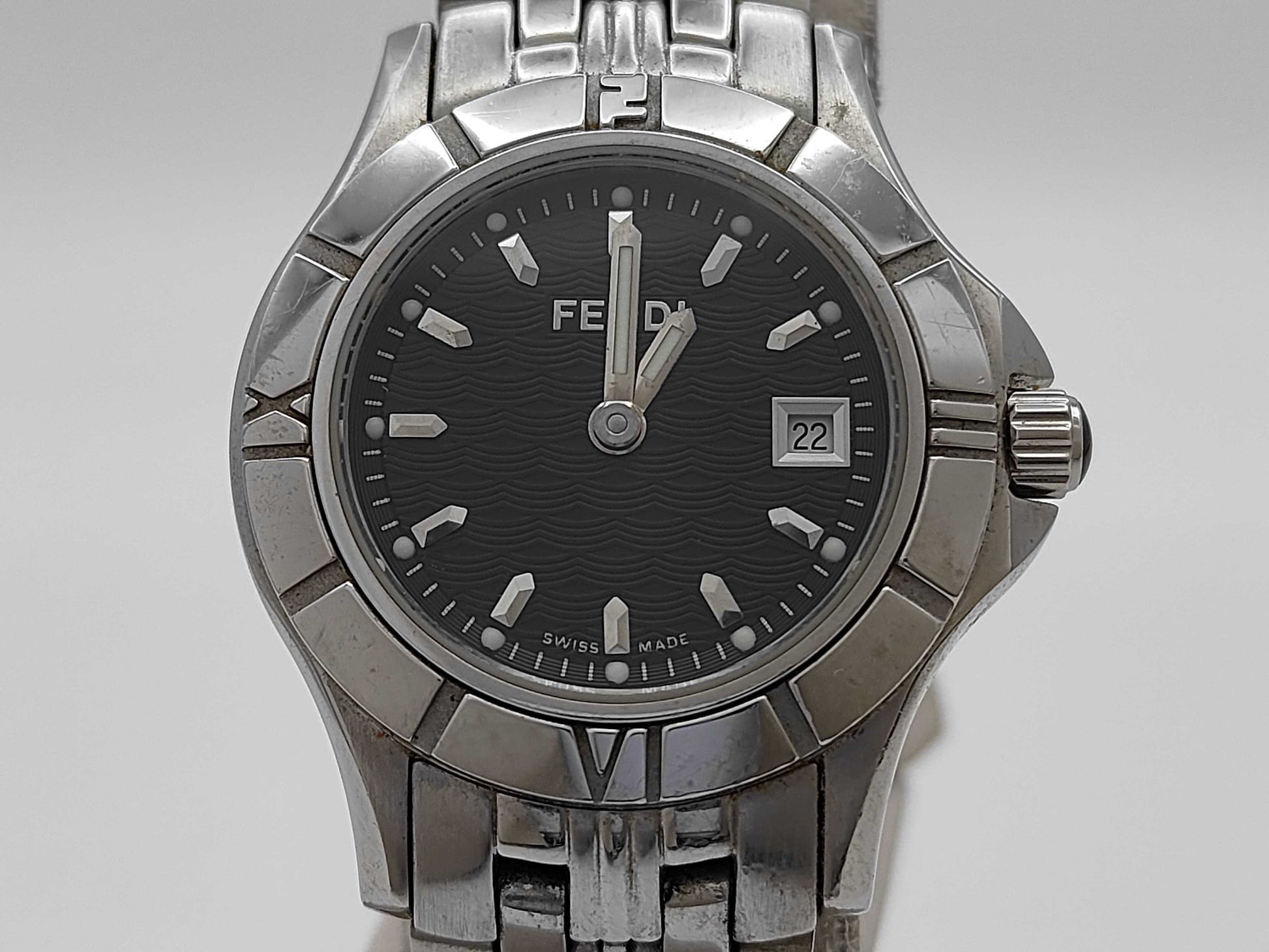 FENDI 001-2600L-899 Quartz Black Dial Women's Watch