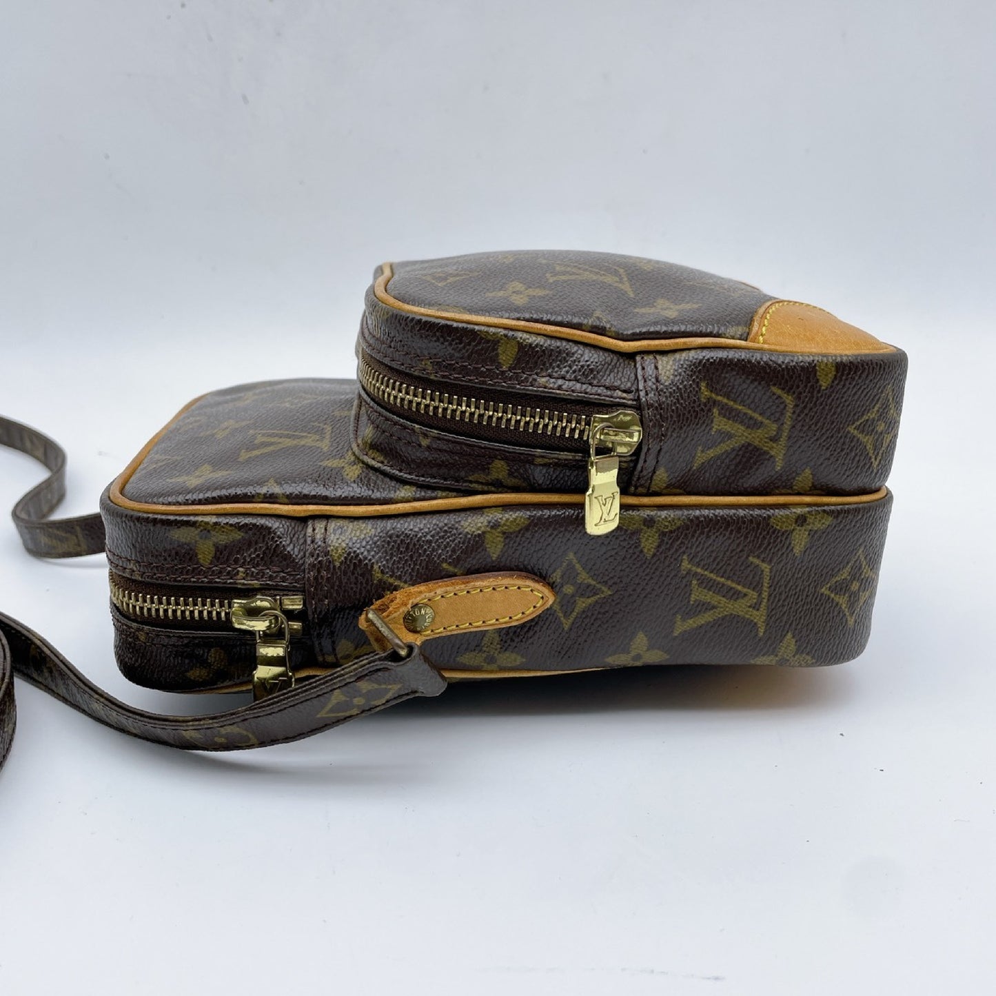 LOUIS VUITTON Vuitton Monogram Amazon Shoulder Bag