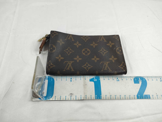 LOUIS VUITTON Monogram Louis Vuitton Monogram Bucket Pouch Pouch