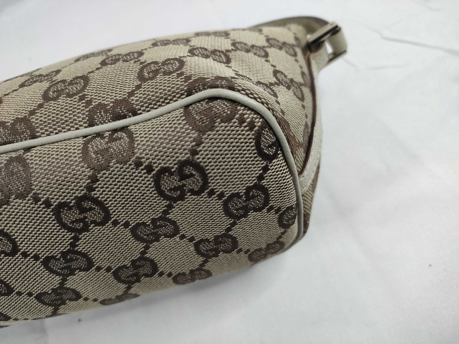 GUCCI GG Canvas Gucci GG Canvas Handbag White Handbag