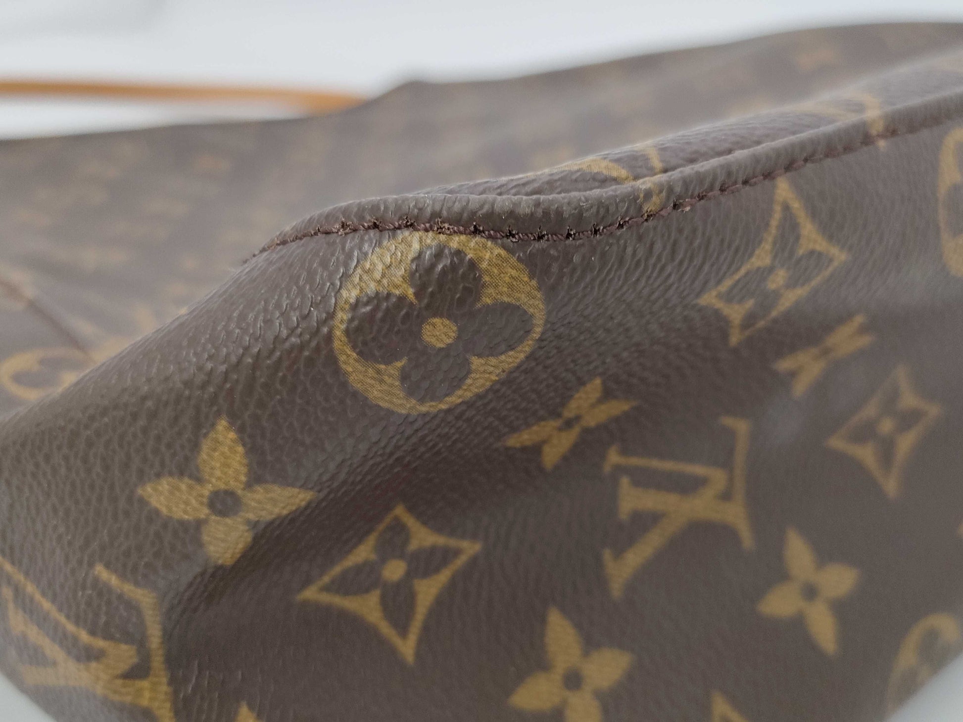 LOUIS VUITTON Louis Vuitton Monogram Looping GM Handbag