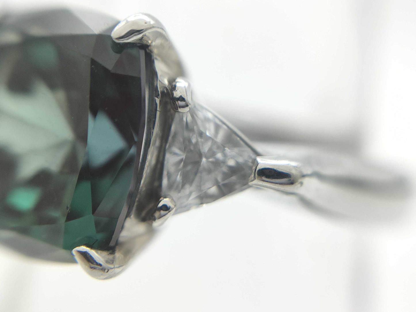 CRESCENT VERT Colored Stone 2.52ct D0.26ct Pt950 6.7g Ring 