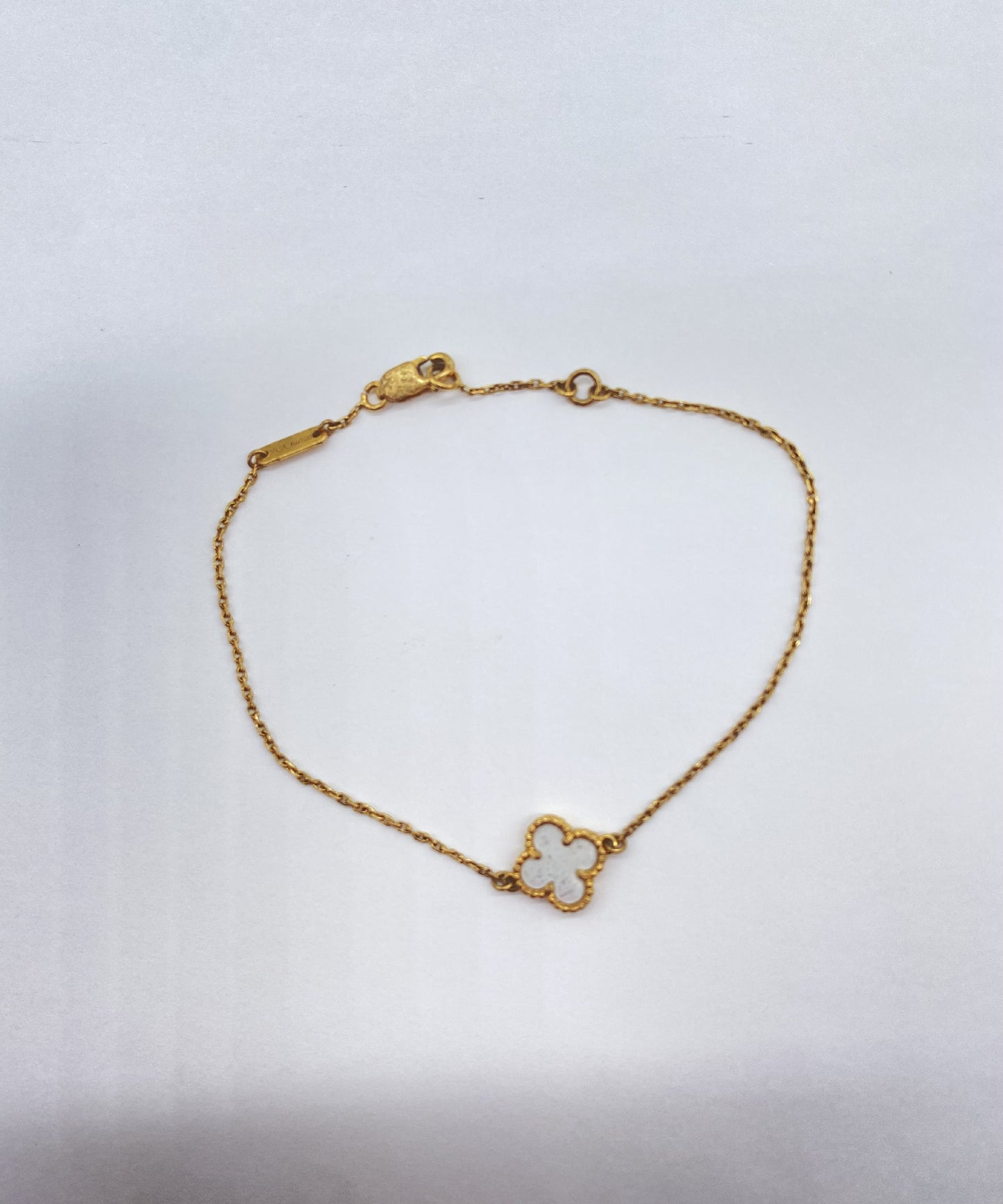 Van Cleef&Arpels Sweet Alhambra Mother-of-Pearl YG Au750 1.8g Bracelet & Bangle