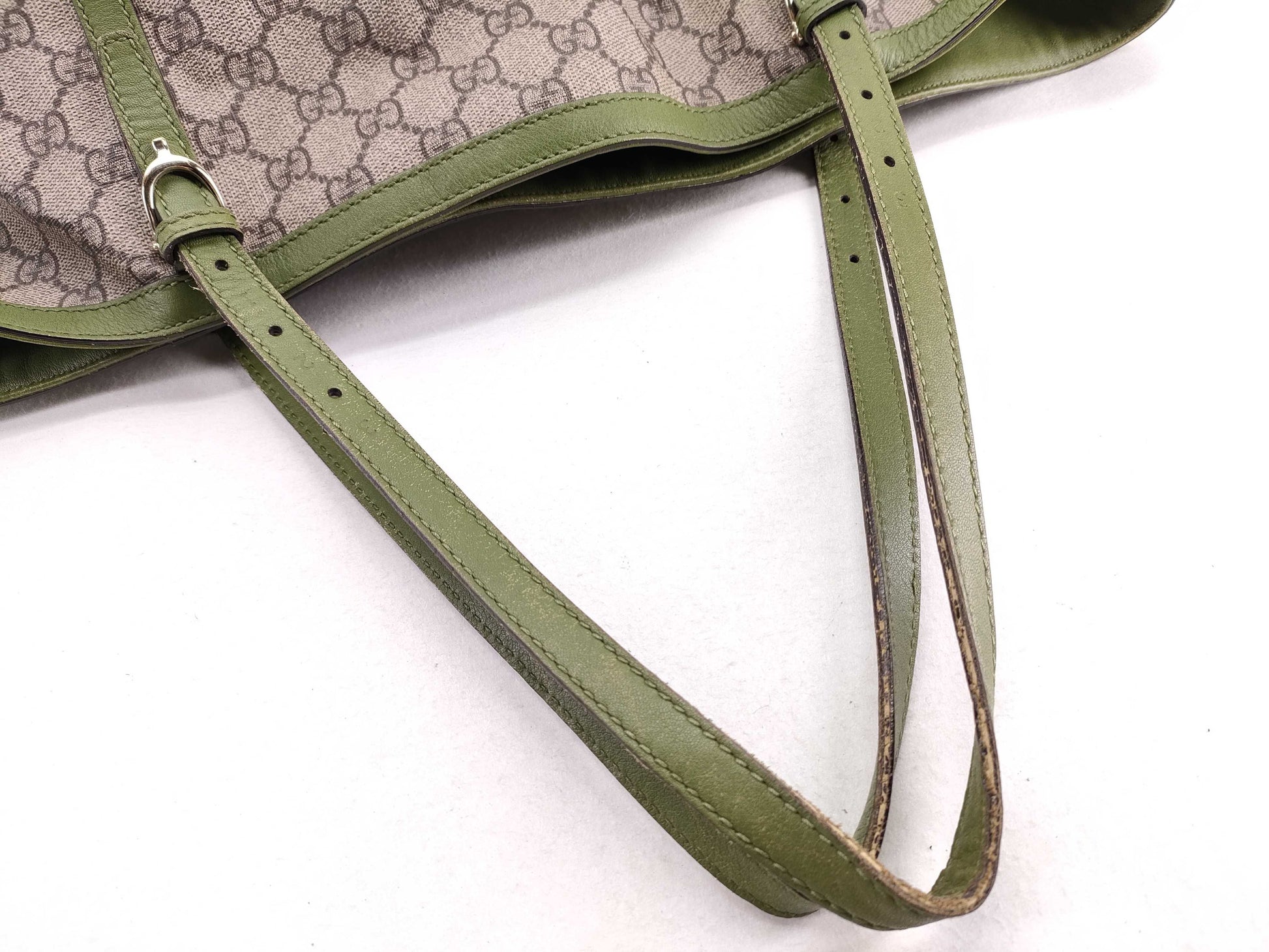 GUCCI GG Supreme Gucci GG Supreme Green Tote Bag Tote Bag