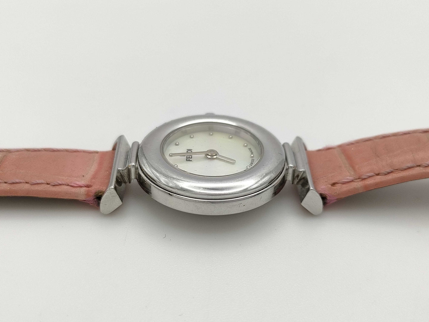 FENDI 097-320L-234 Shell Dial Quartz Women's Watch