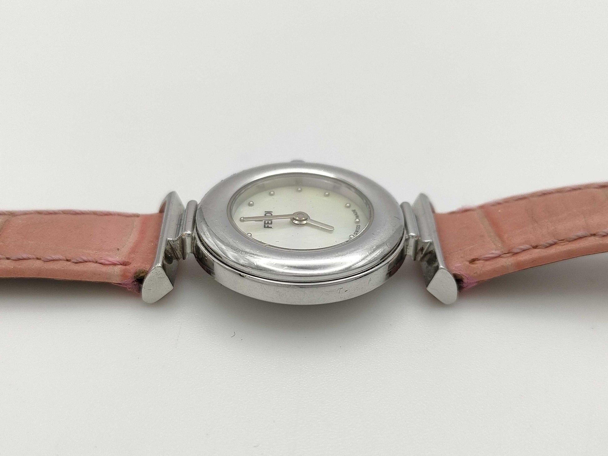 FENDI 097-320L-234 Shell Dial Quartz Women's Watch