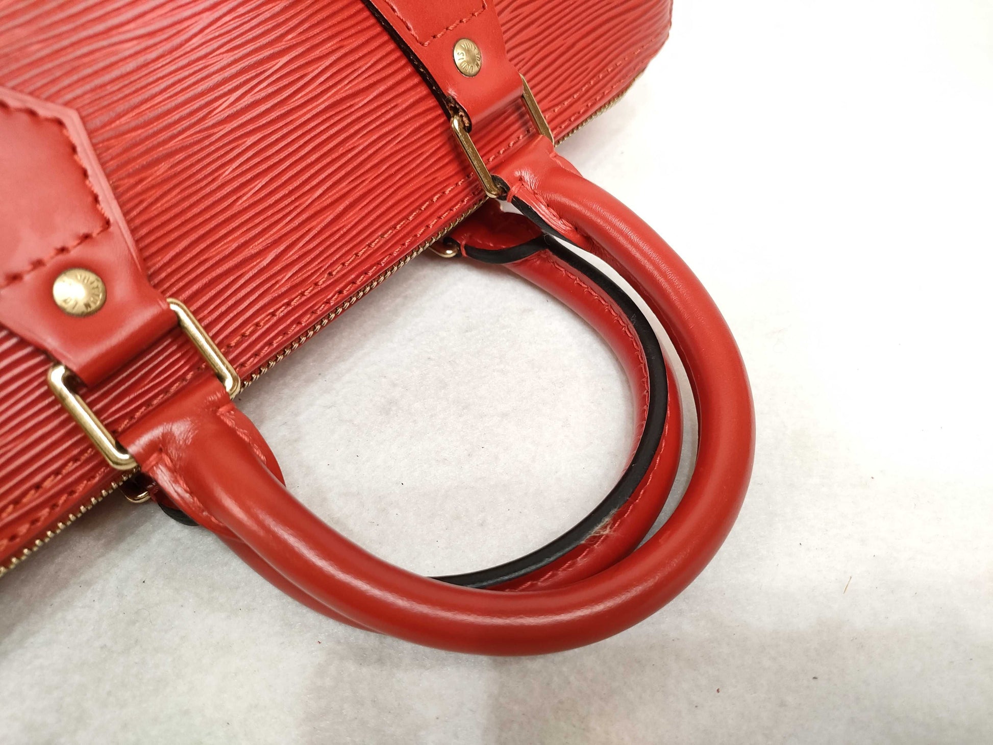 LOUIS VUITTON Epi Vuitton Speedy 25 Epi Red Bag Handbag