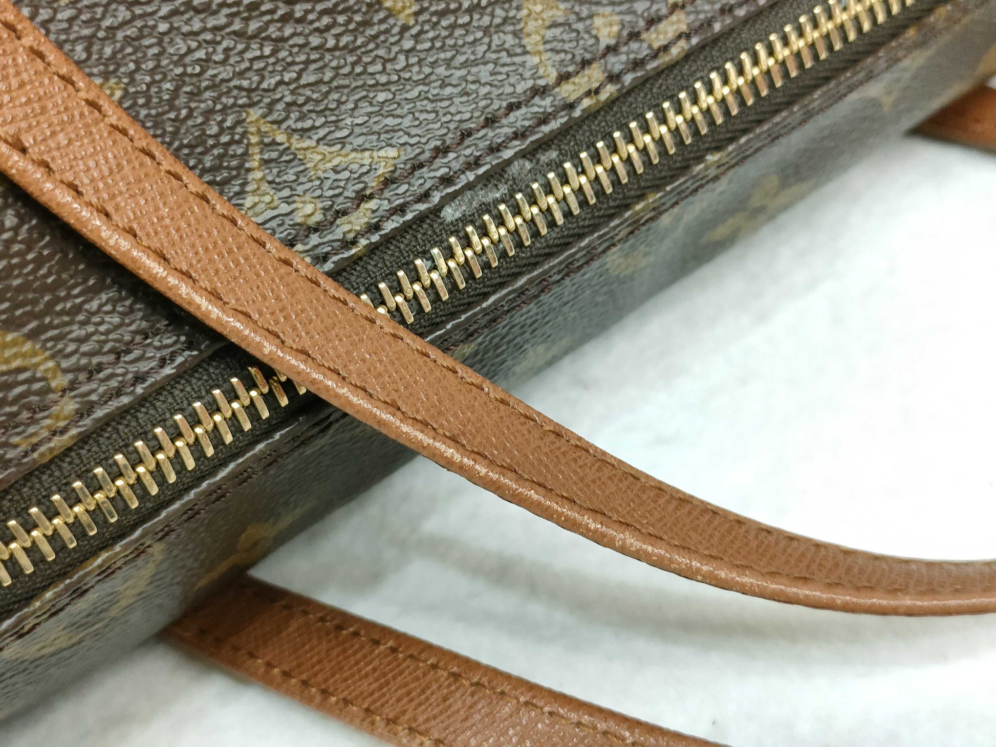 LOUIS VUITTON Monogram Vuitton Papillon 26 Handbag