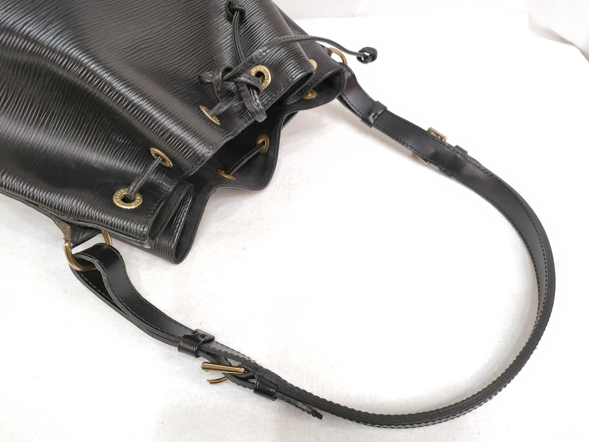 LOUIS VUITTON Epi Vuitton Petit Noe Epi Black Handbag
