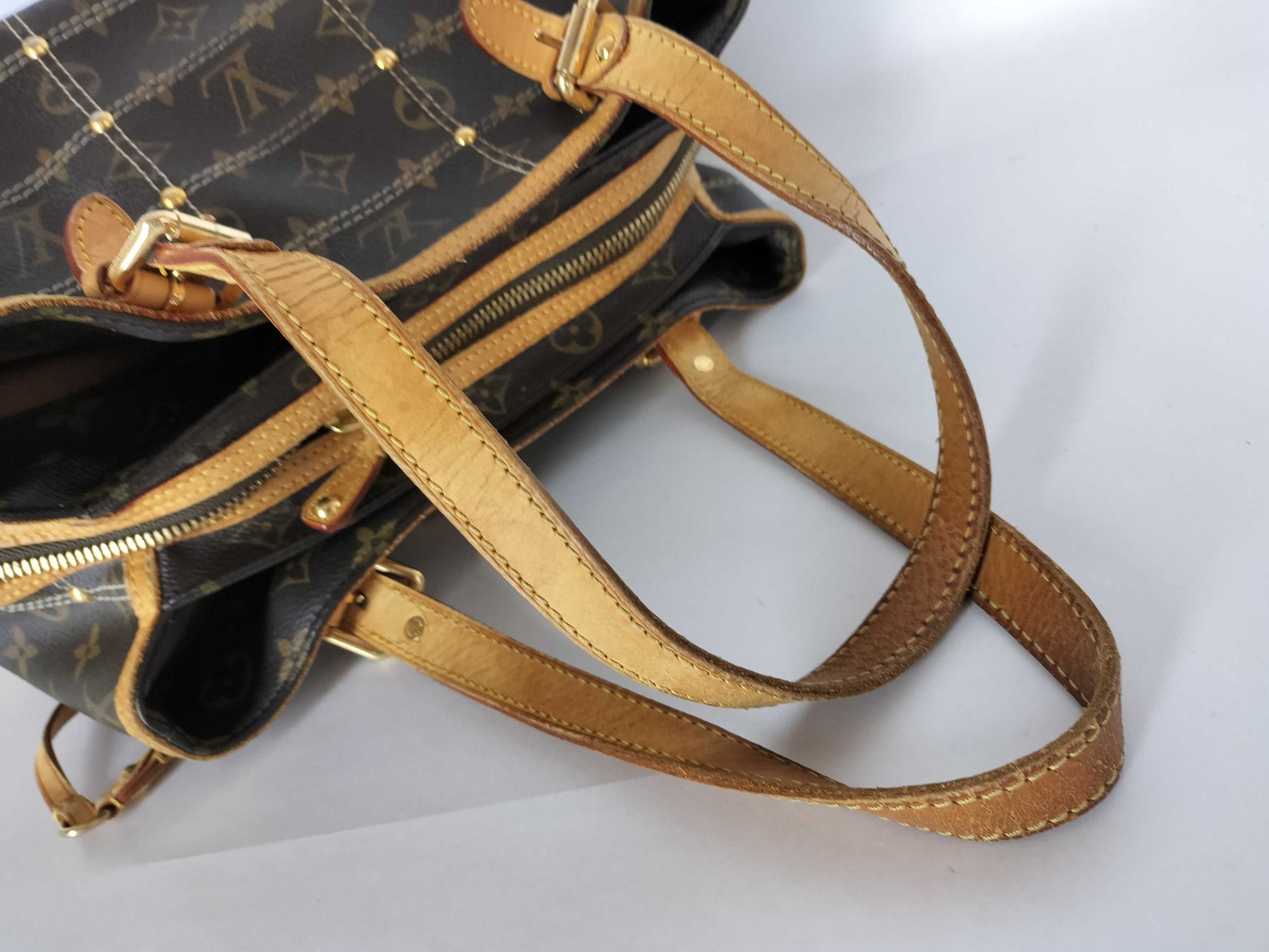 LOUIS VUITTON Monogram Louis Vuitton Coated Canvas Handbag