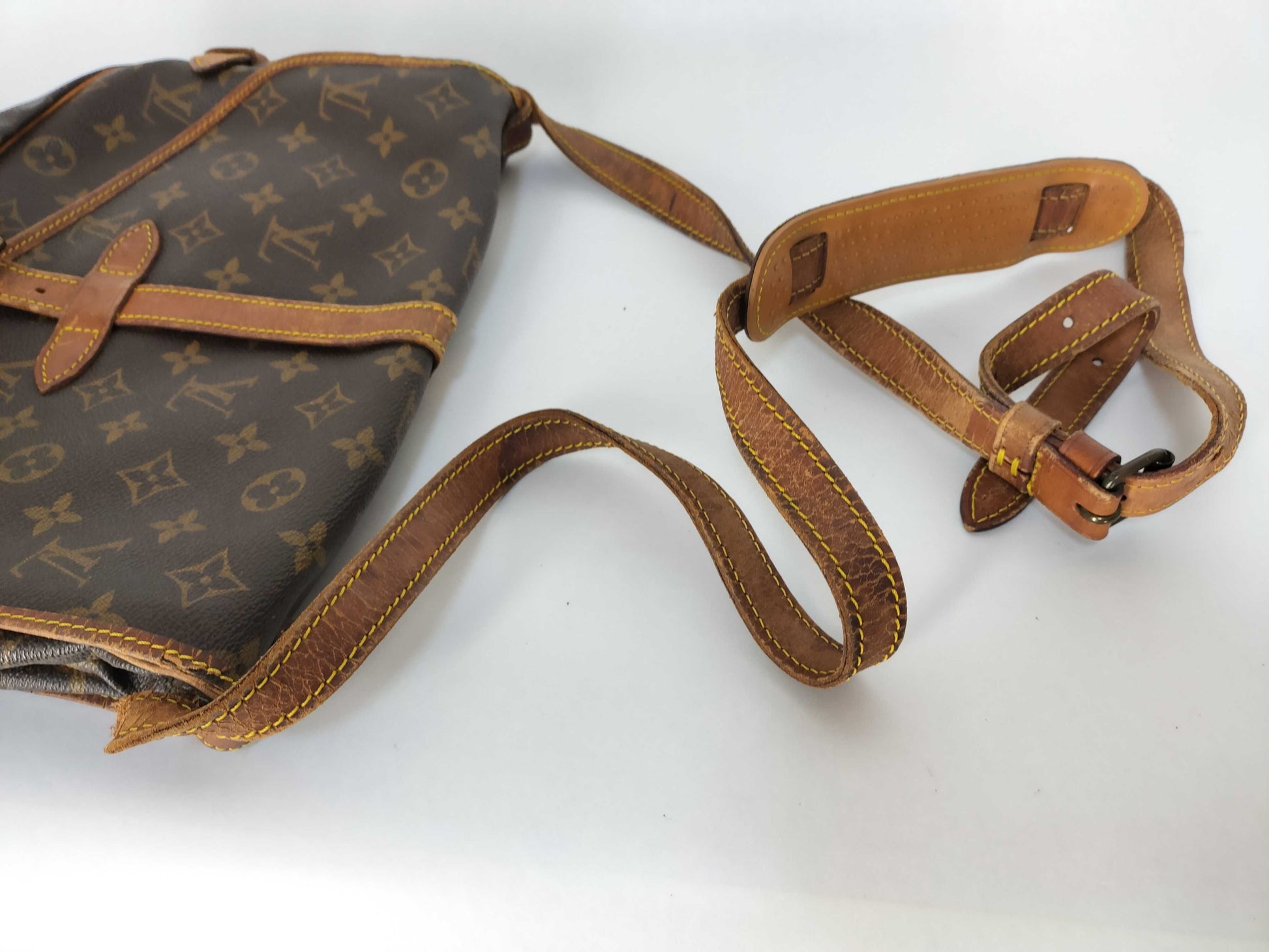 LOUIS VUITTON Monogram Louis Vuitton Saumur 30 Shoulder Bag