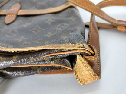 LOUIS VUITTON Monogram Louis Vuitton Saumur 30 Shoulder Bag