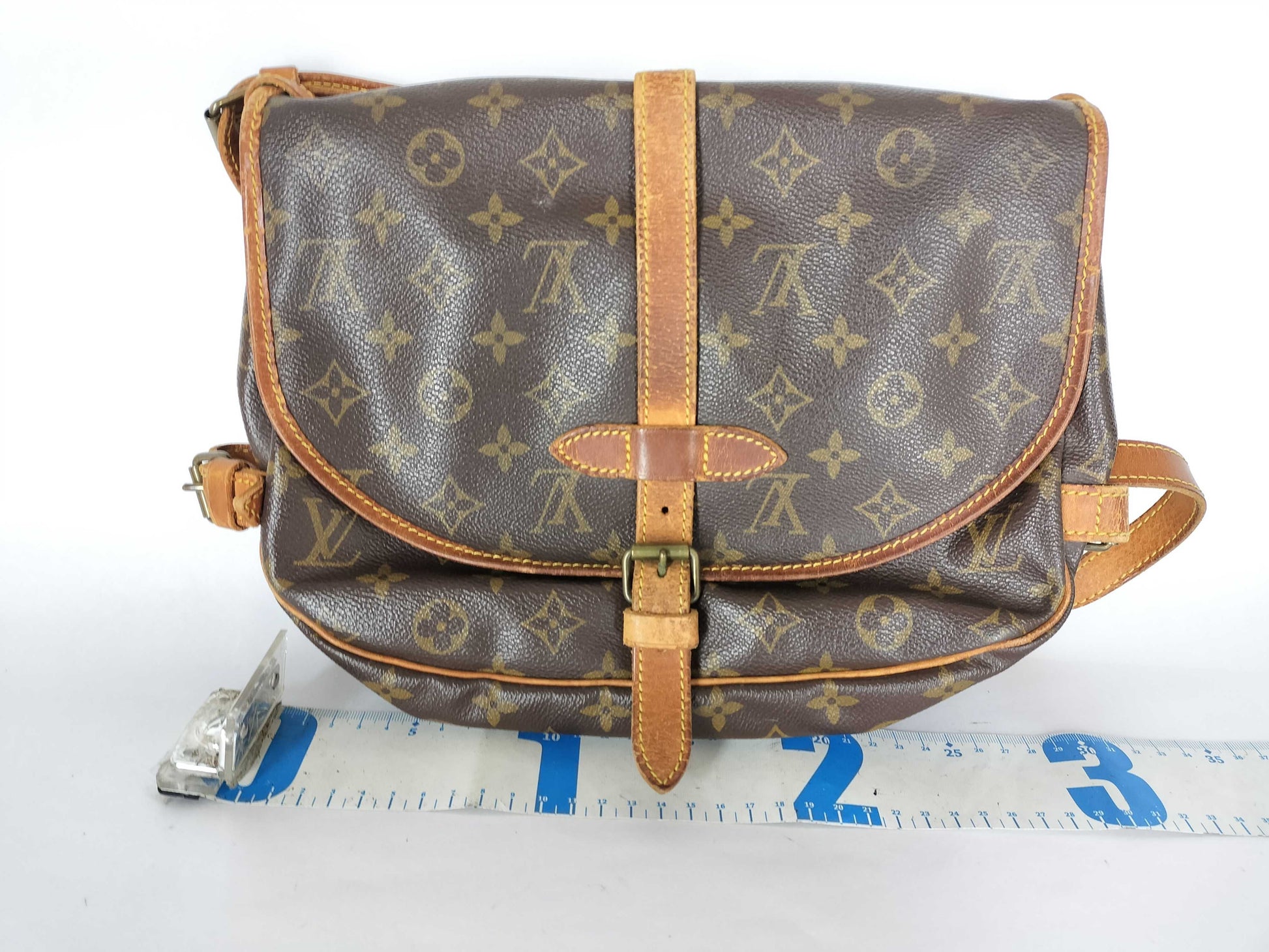 LOUIS VUITTON Monogram Louis Vuitton Saumur 30 Shoulder Bag