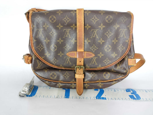 LOUIS VUITTON Monogram Louis Vuitton Saumur 30 Shoulder Bag