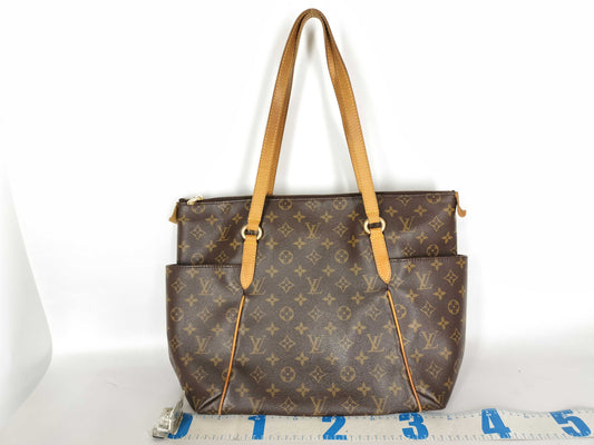 LOUIS VUITTON Monogram Louis Vuitton Totale MM Tote Bag