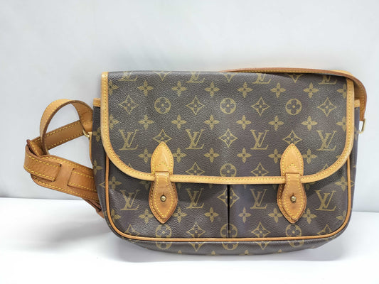 LOUIS VUITTON Monogram Louis Vuitton Gibechel MM Shoulder Bag