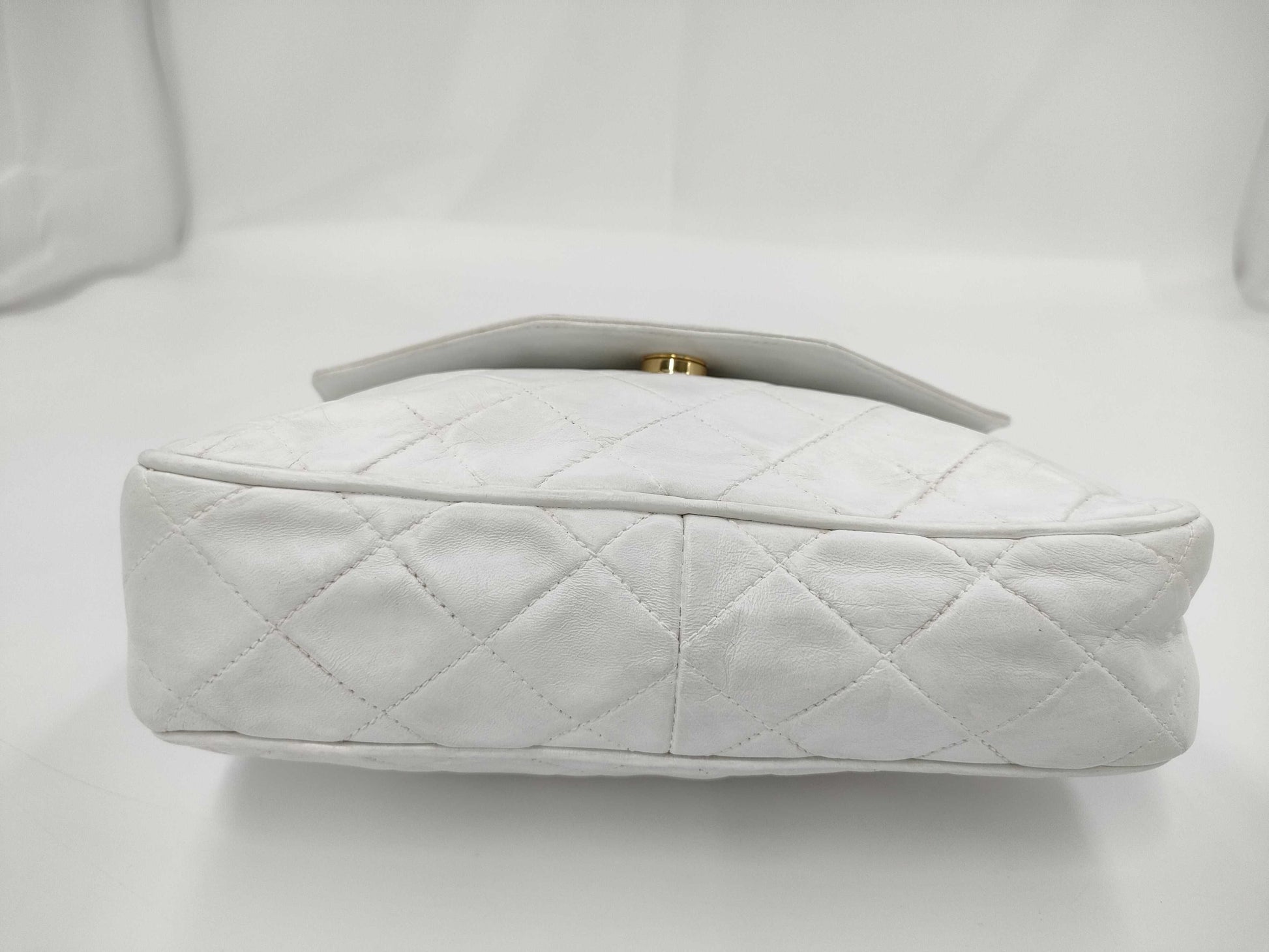 CHANEL Matlassse Lambskin Chain Shoulder Seal Bag