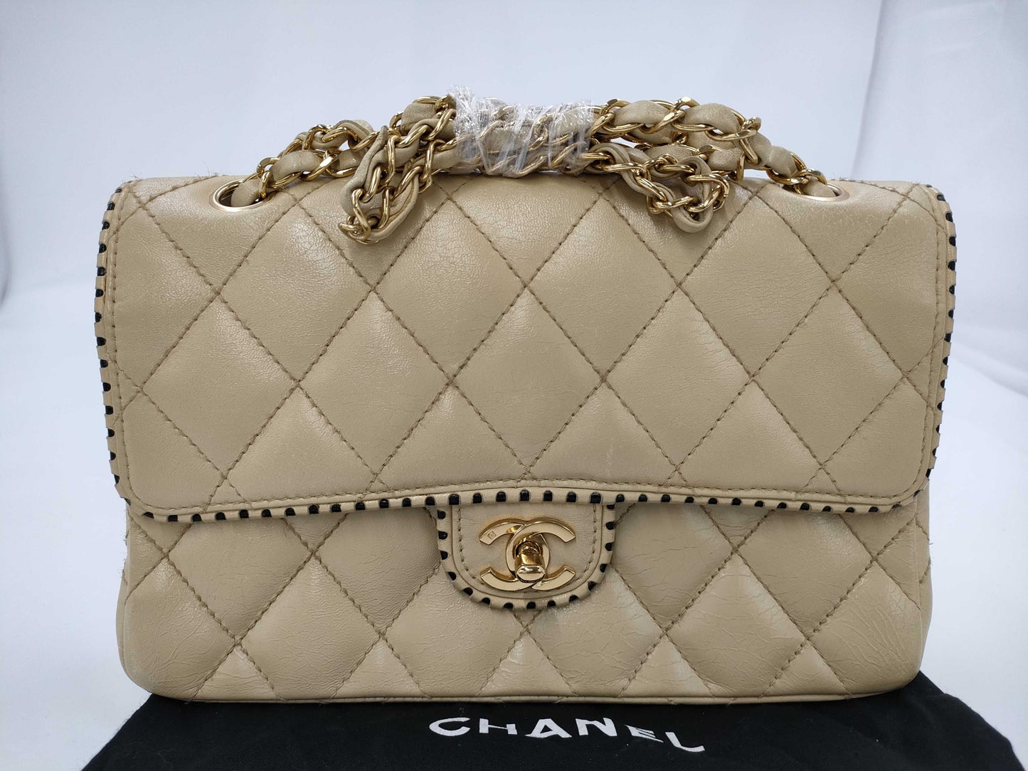 CHANEL Matlasse Lambskin Double Chain Shoulder Seal Bag