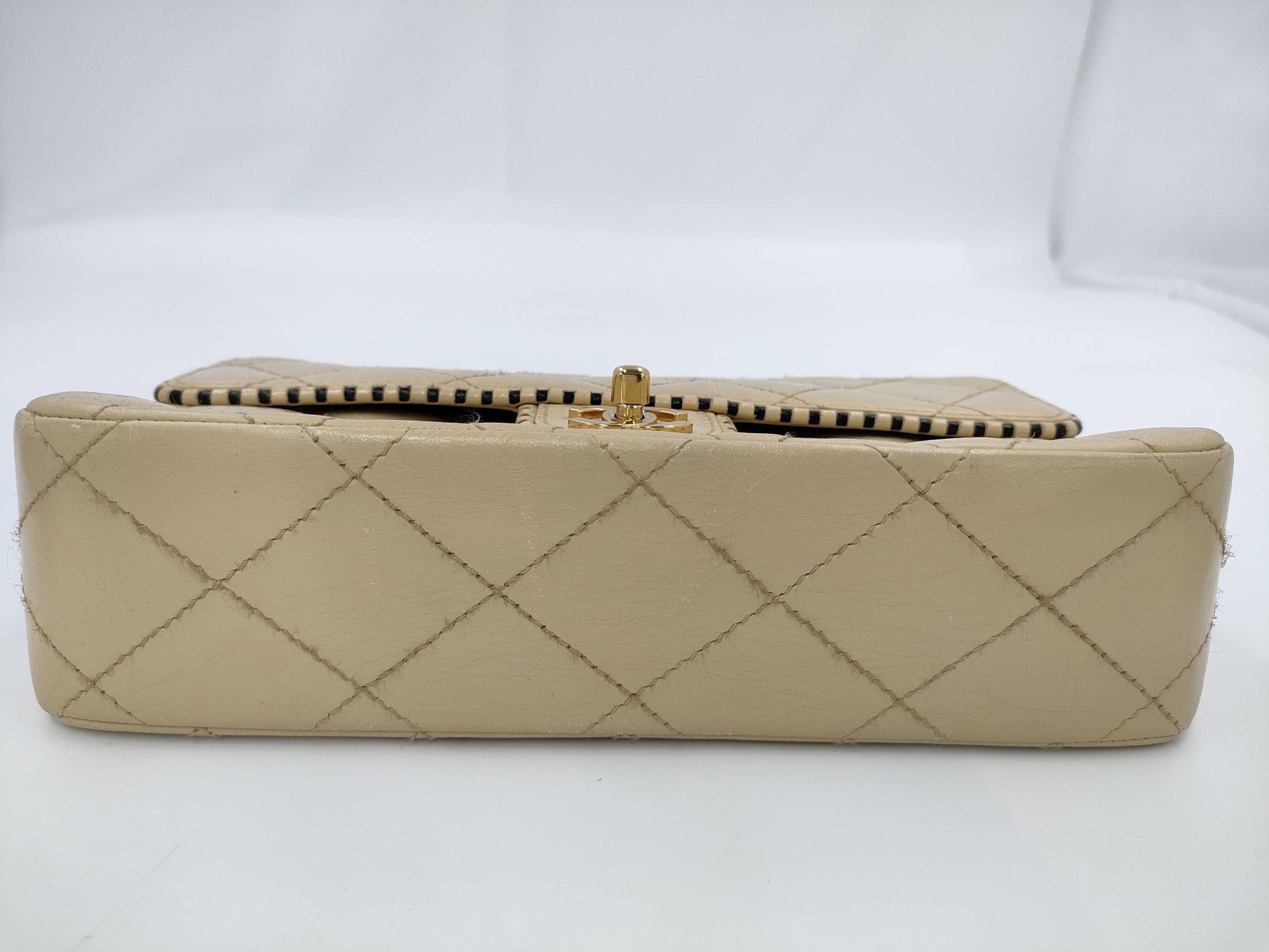 CHANEL Matlasse Lambskin Double Chain Shoulder Seal Bag