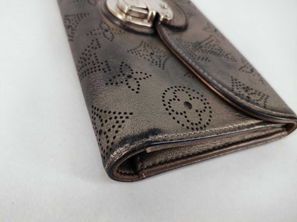 LOUIS VUITTON Mahina Vuitton Amelia Mahina M95716 TH0068 Wallet