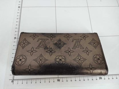 LOUIS VUITTON Mahina Vuitton Amelia Mahina M95716 TH0068 Wallet