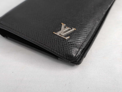 LOUIS VUITTON Taiga Vuitton Brazza Taiga Noir M30285 RFID Wallet