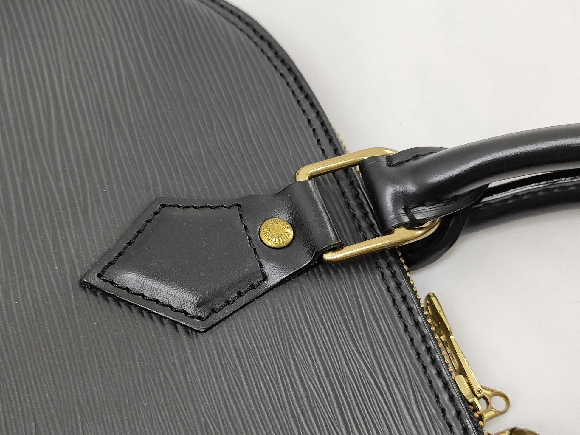 LOUIS VUITTON Epi Vuitton Epi Alma M52142 Black Handbag Handbag