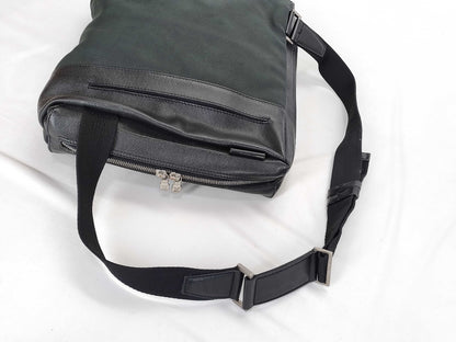 LOUIS VUITTON Taiga Vuitton Beluga M30912 Taiga Shoulder Bag Shoulder Bag