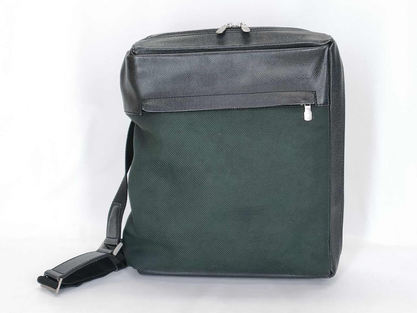 LOUIS VUITTON Taiga Vuitton Beluga M30912 Taiga Shoulder Bag Shoulder Bag