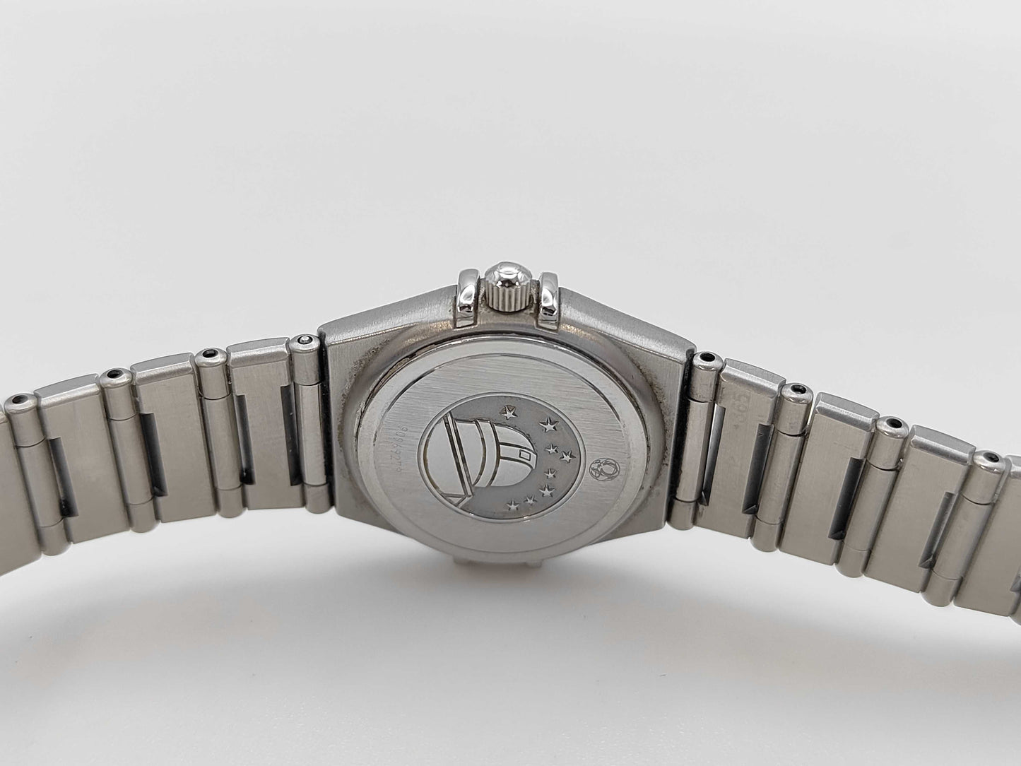 OMEGA 1460.75 Quartz Shell Dial Women's Watch