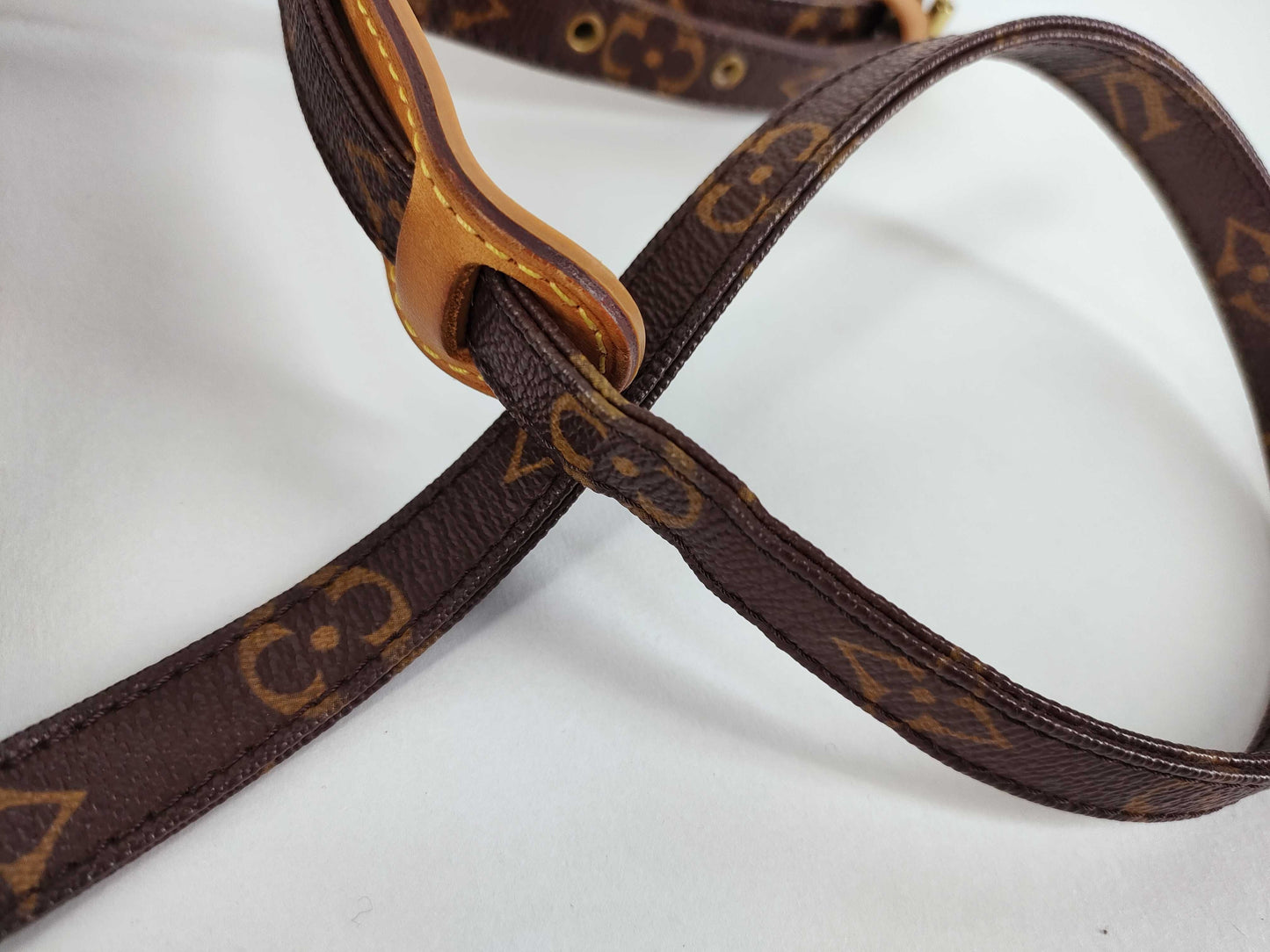 LOUIS VUITTON Monogram Vuitton Monogram Amazon M45236 TH0073 Shoulder Bag