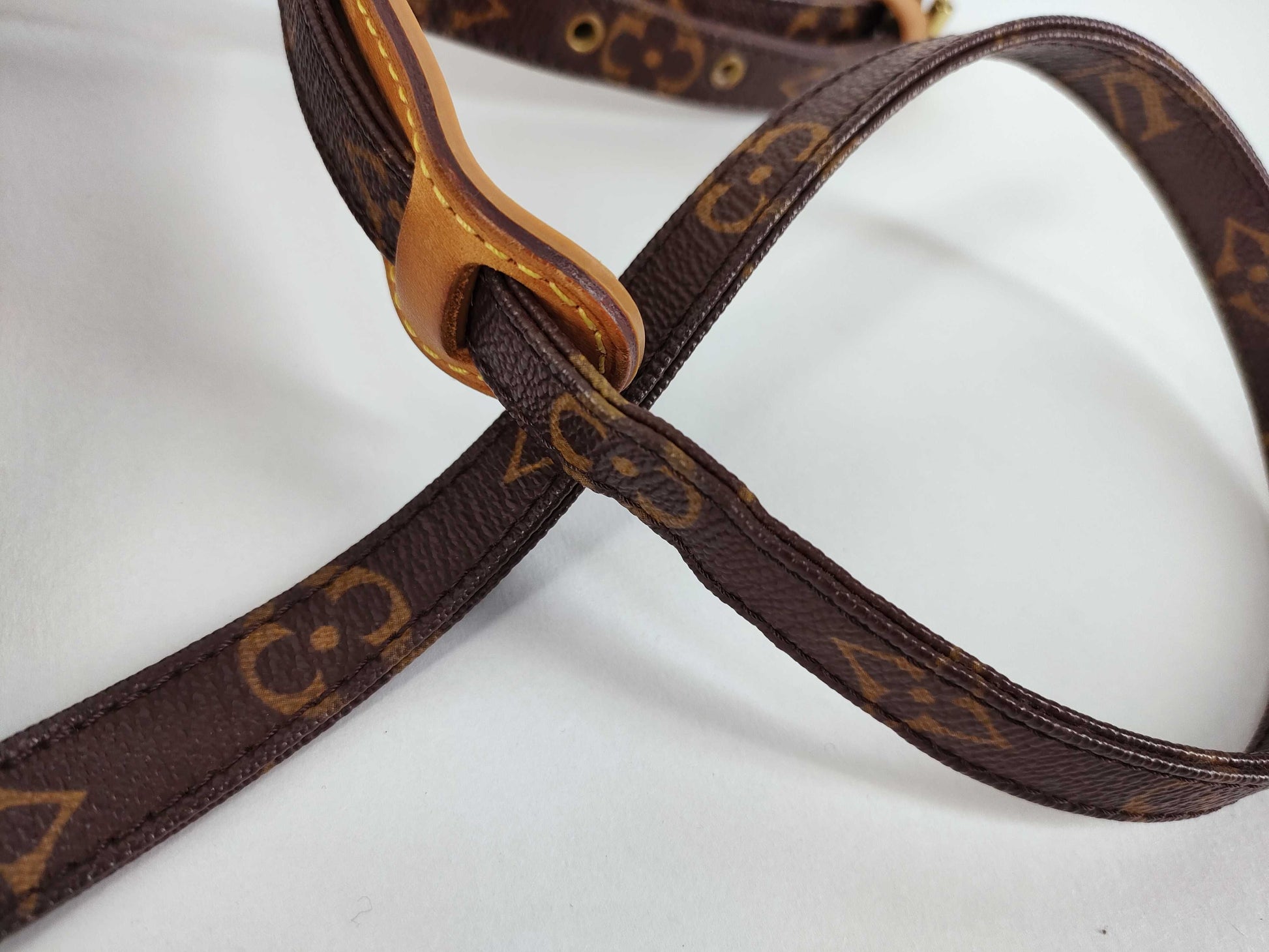 LOUIS VUITTON Monogram Vuitton Monogram Amazon M45236 TH0073 Shoulder Bag