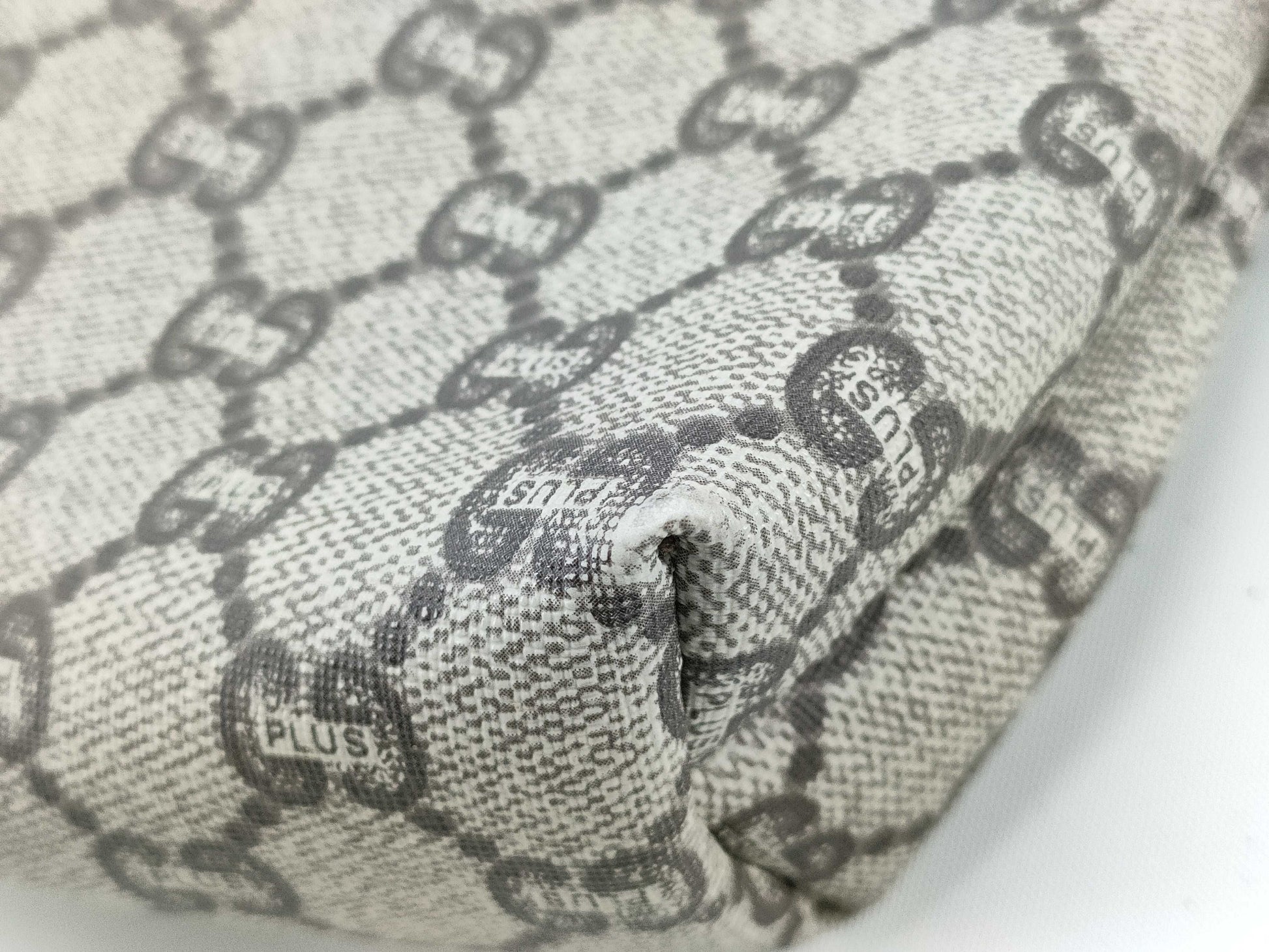 GUCCI GG Supreme Gucci Old Gucci GG Plus Shoulder Bag Beige