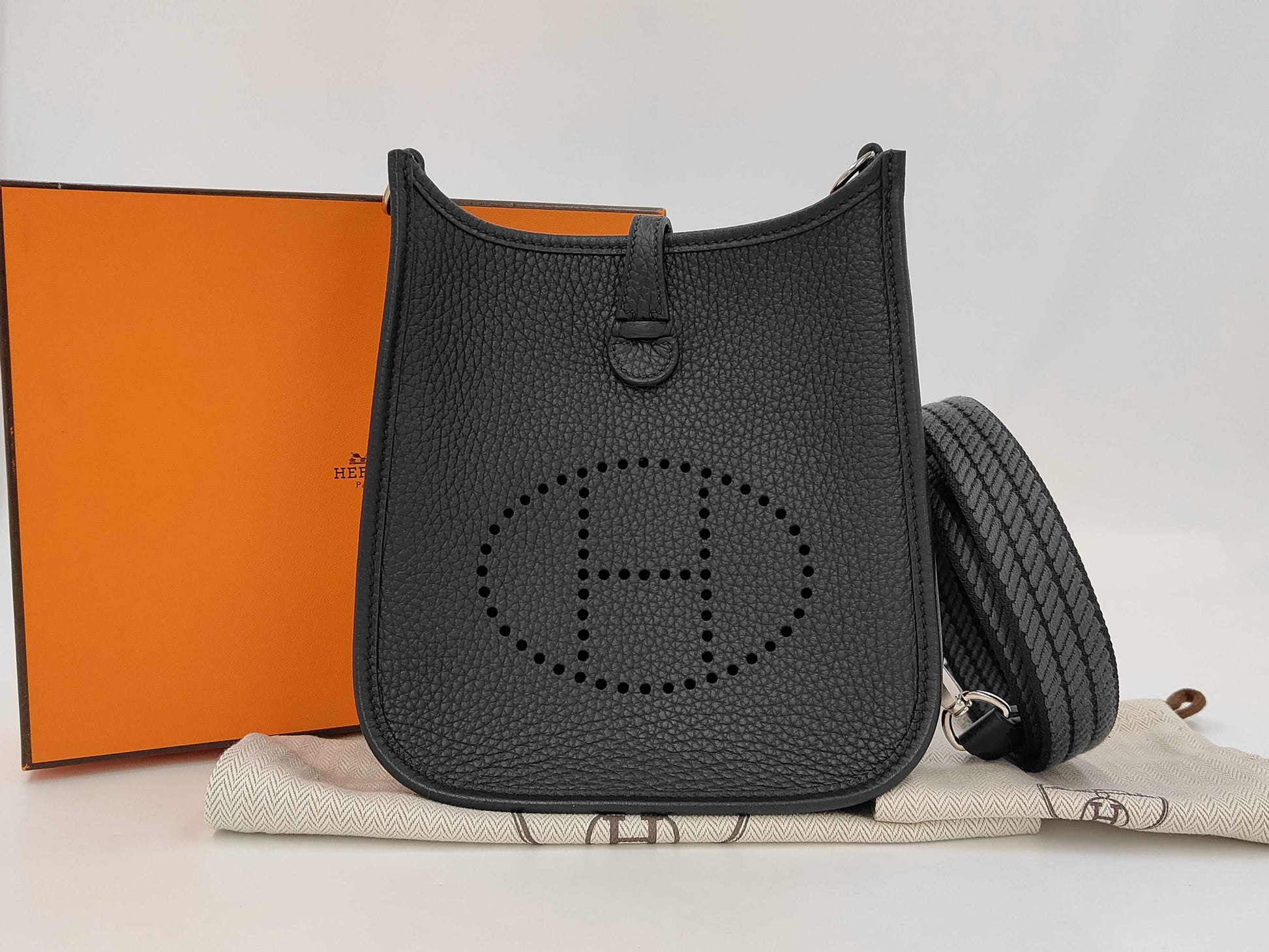 HERMES Evelyn TPM Black Trial Clemence SV Hardware W Engraved Shoulder Bag