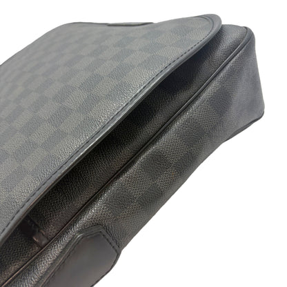 LOUIS VUITTON Louis Vuitton Damier Graffit Messenger Shoulder Bag Shoulder Bag