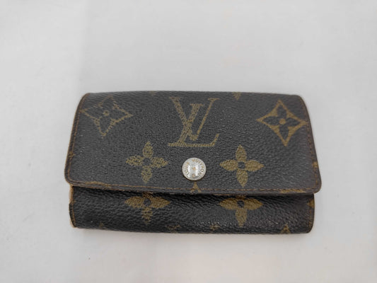 LOUIS VUITTON LV Keycase Keychain