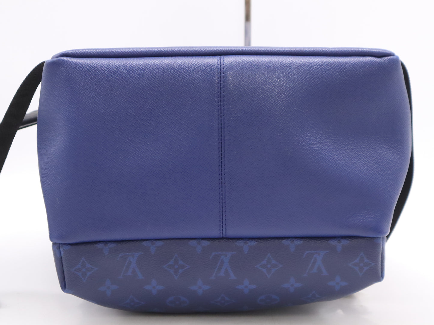 LOUIS VUITTON M30229 Taiga Rama Discovery Backpack Cobalt