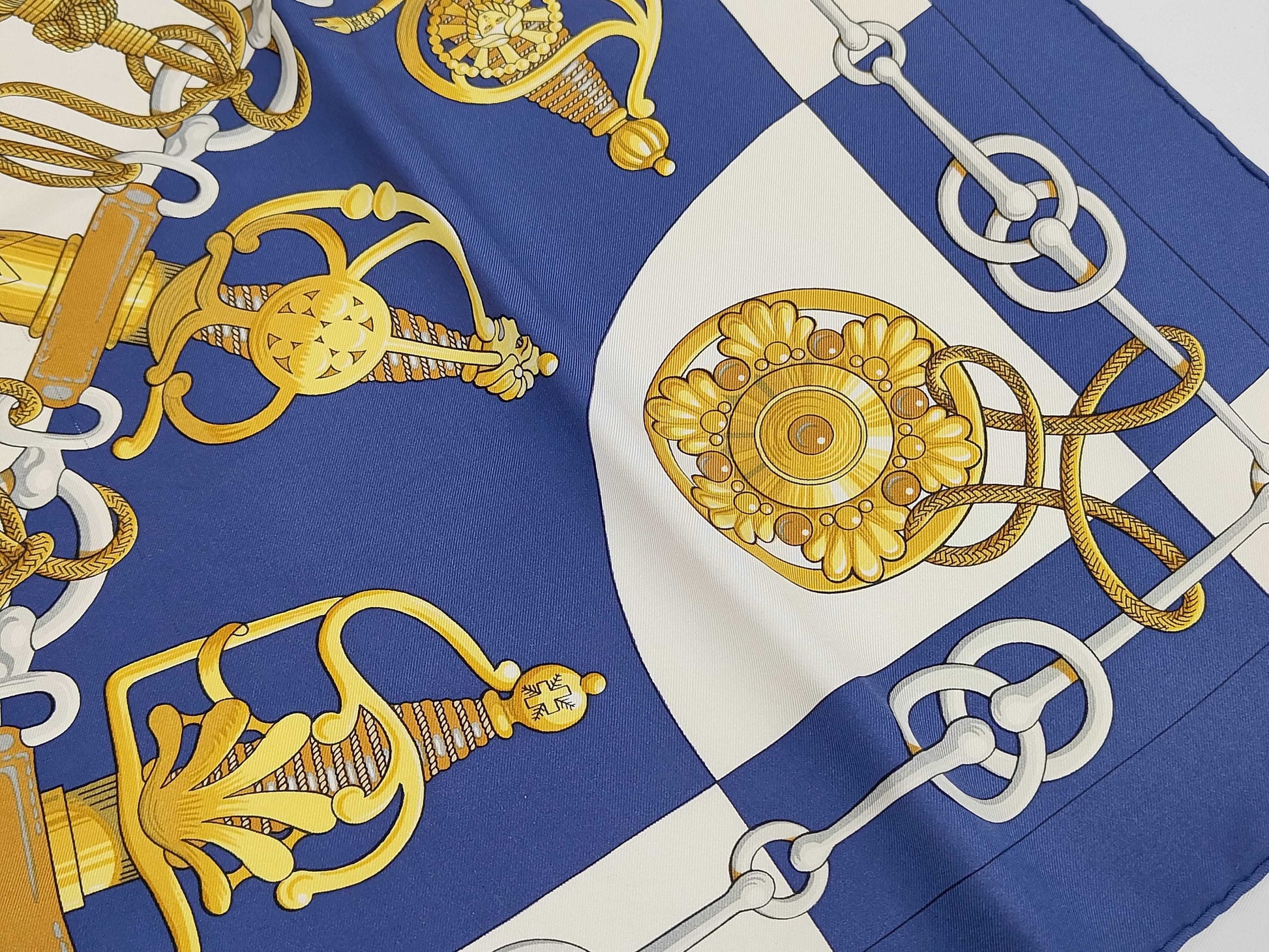 HERMES Silk Carré 90 Cliquetis Crickety Blue Yellow Scarf