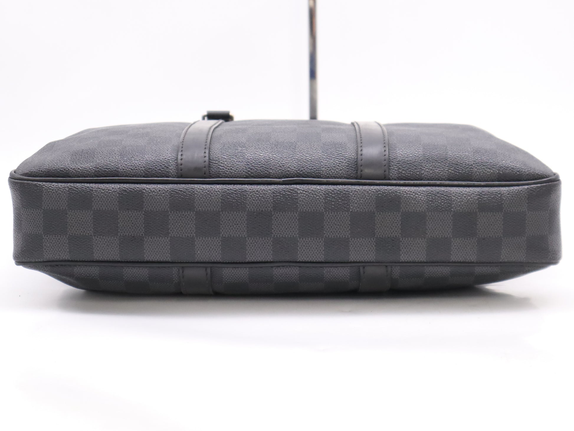 LOUIS VUITTON N41478 Graffit Porte Documan Voiage PDV PM Business Bag