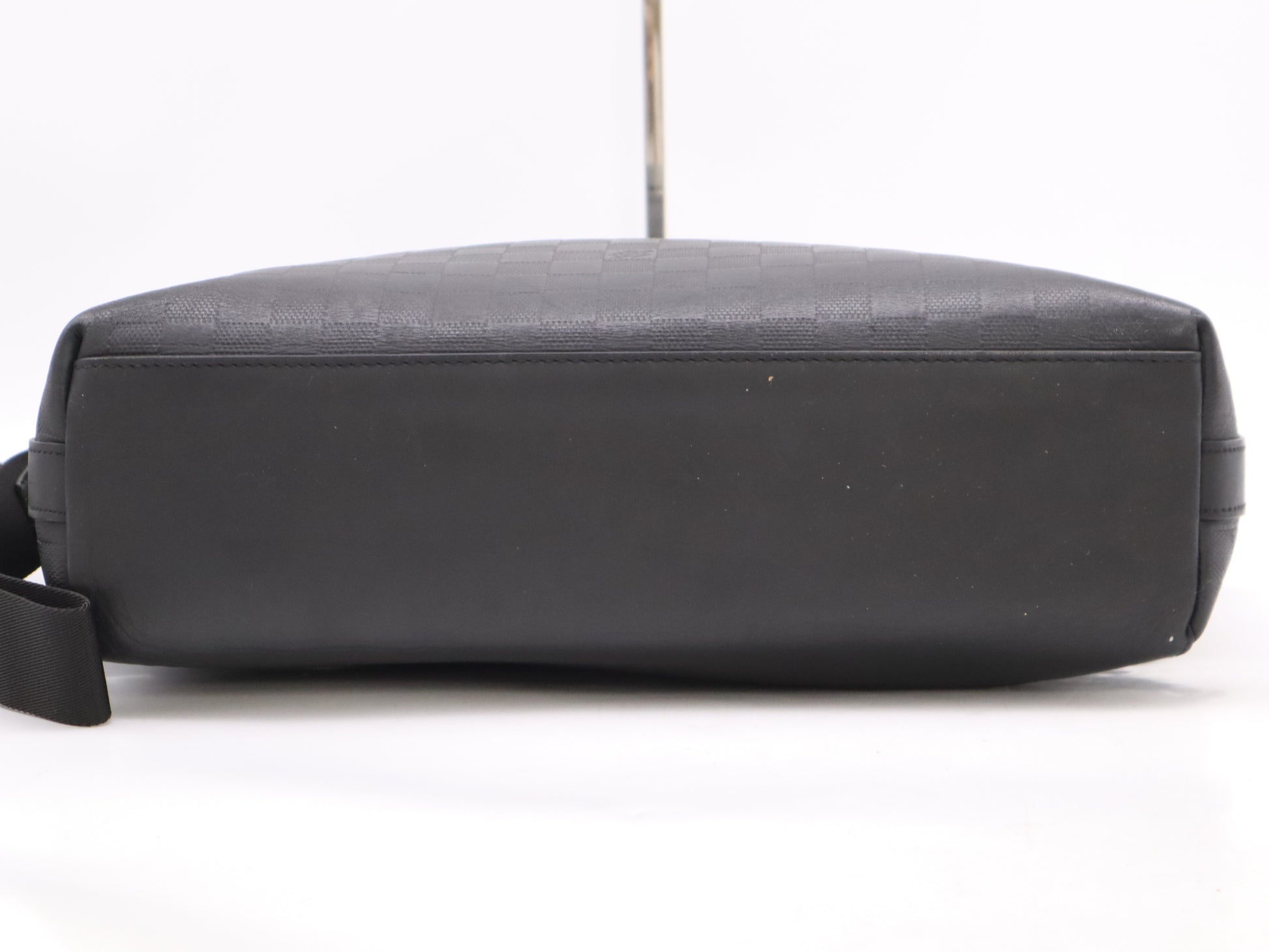 LOUIS VUITTON N42417? Damier Infini Discovery Messenger MM Onyx Shoulder Bag