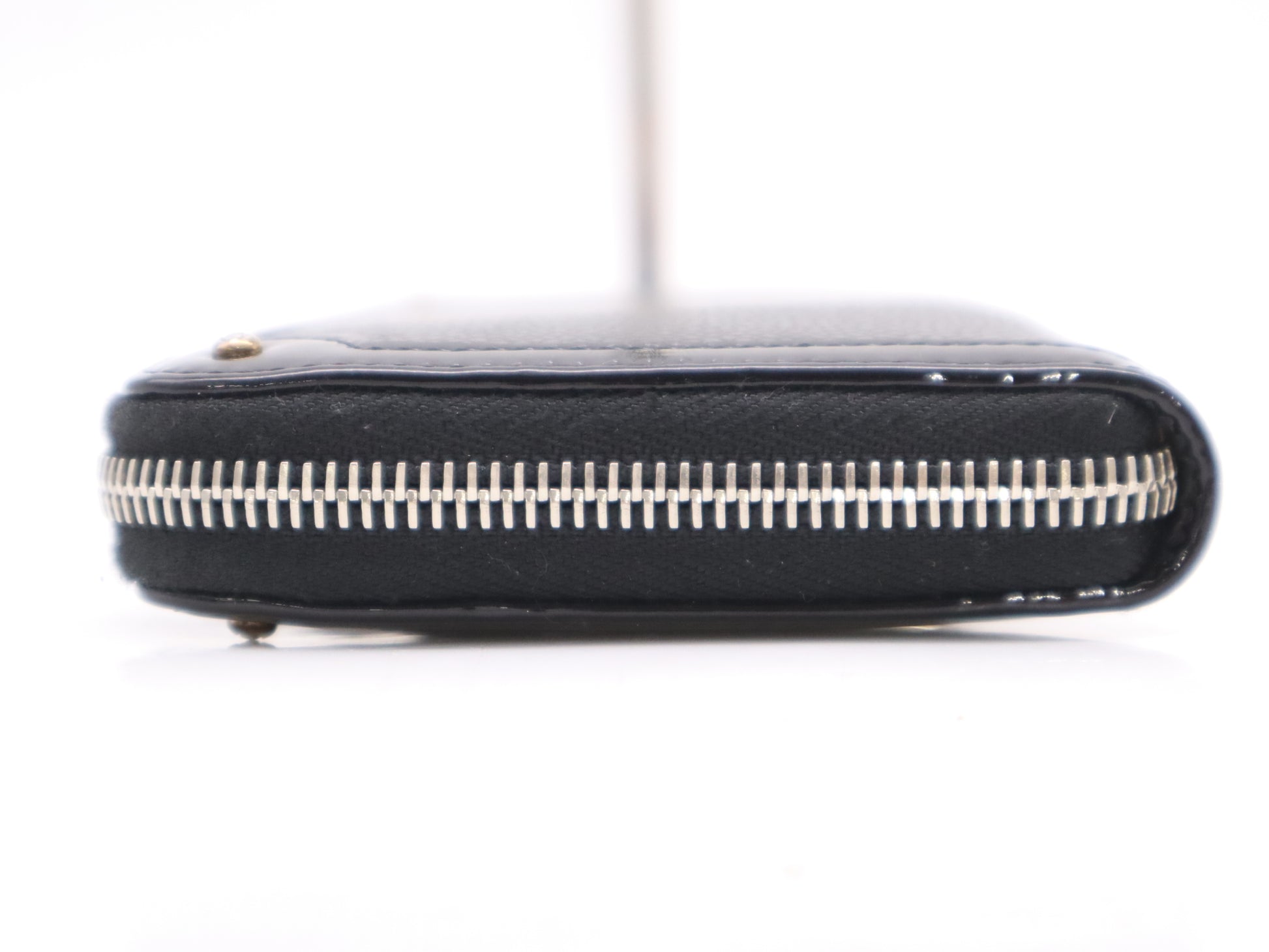 CHANEL Caviar Skin Round Zipper Black with Storage Bag & Box Card Seal 22133319 Wallet