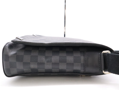 LOUIS VUITTON N41029 Damier Graffit District MM NM RFID Confirmed Shoulder Bag