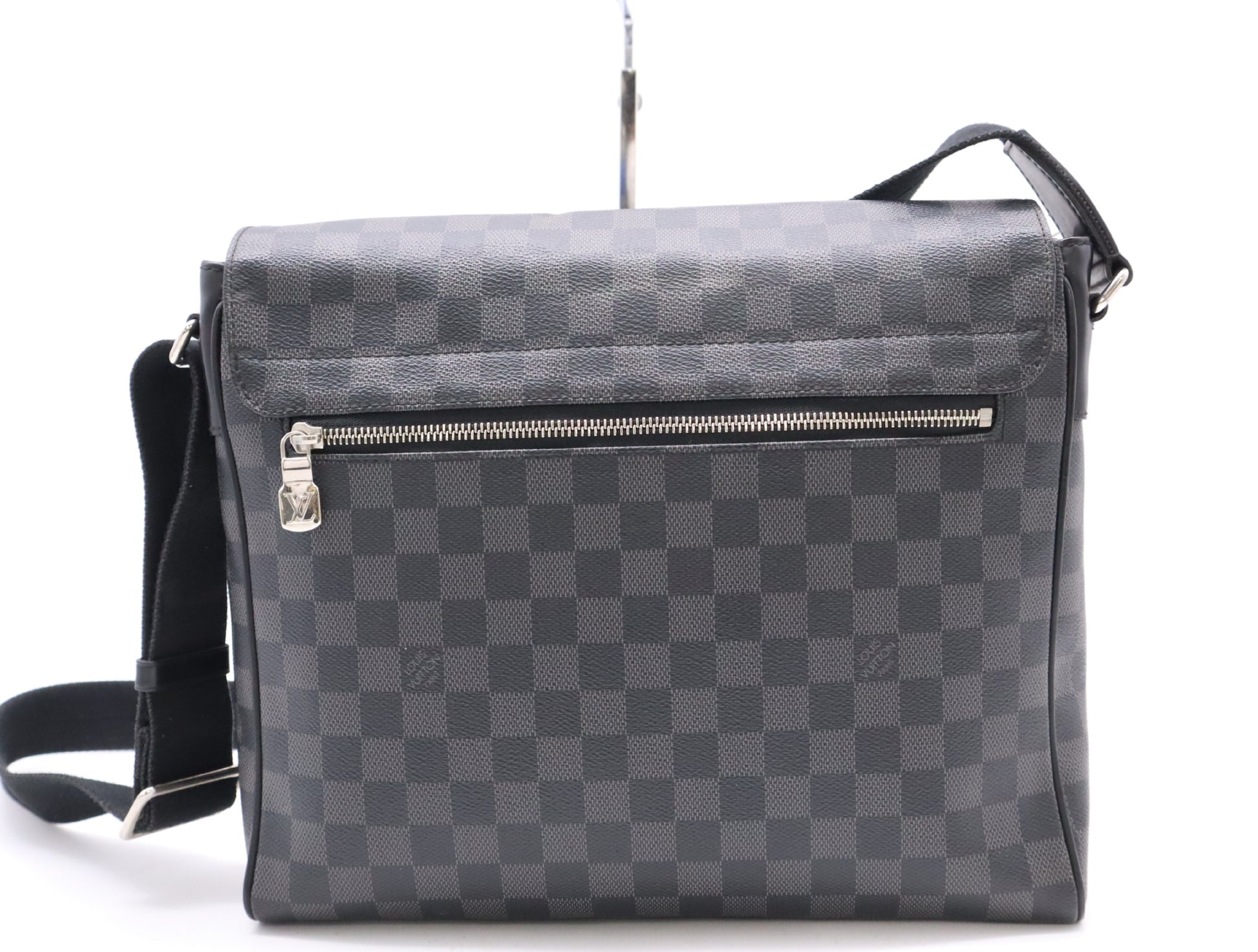 LOUIS VUITTON N41029 Damier Graffit District MM NM RFID Confirmed Shoulder Bag