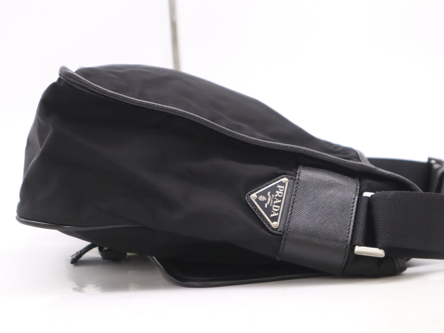 PRADA V167 Nylon x Leather Triangle Logo Messenger Bag Black Shoulder Bag