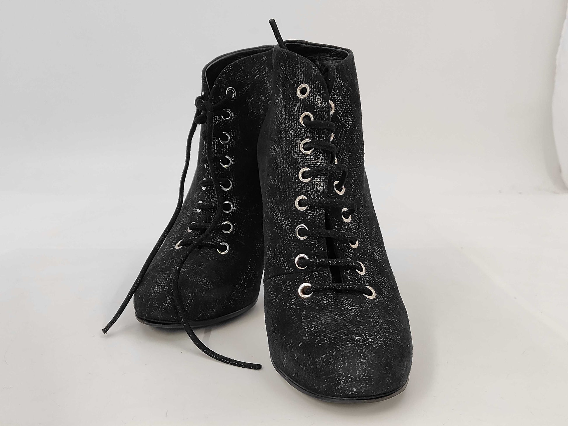CHANEL Pearl-embellished short boots in black leather, size 37, with box and dust bag. Other shoes.