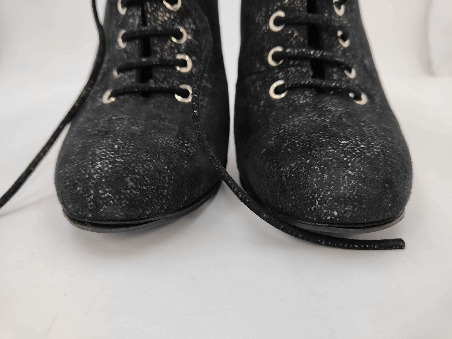 CHANEL Pearl-embellished short boots in black leather, size 37, with box and dust bag. Other shoes.