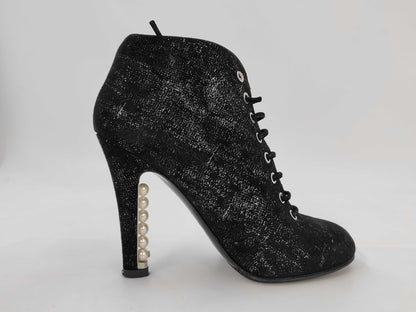 CHANEL Pearl-embellished short boots in black leather, size 37, with box and dust bag. Other shoes.